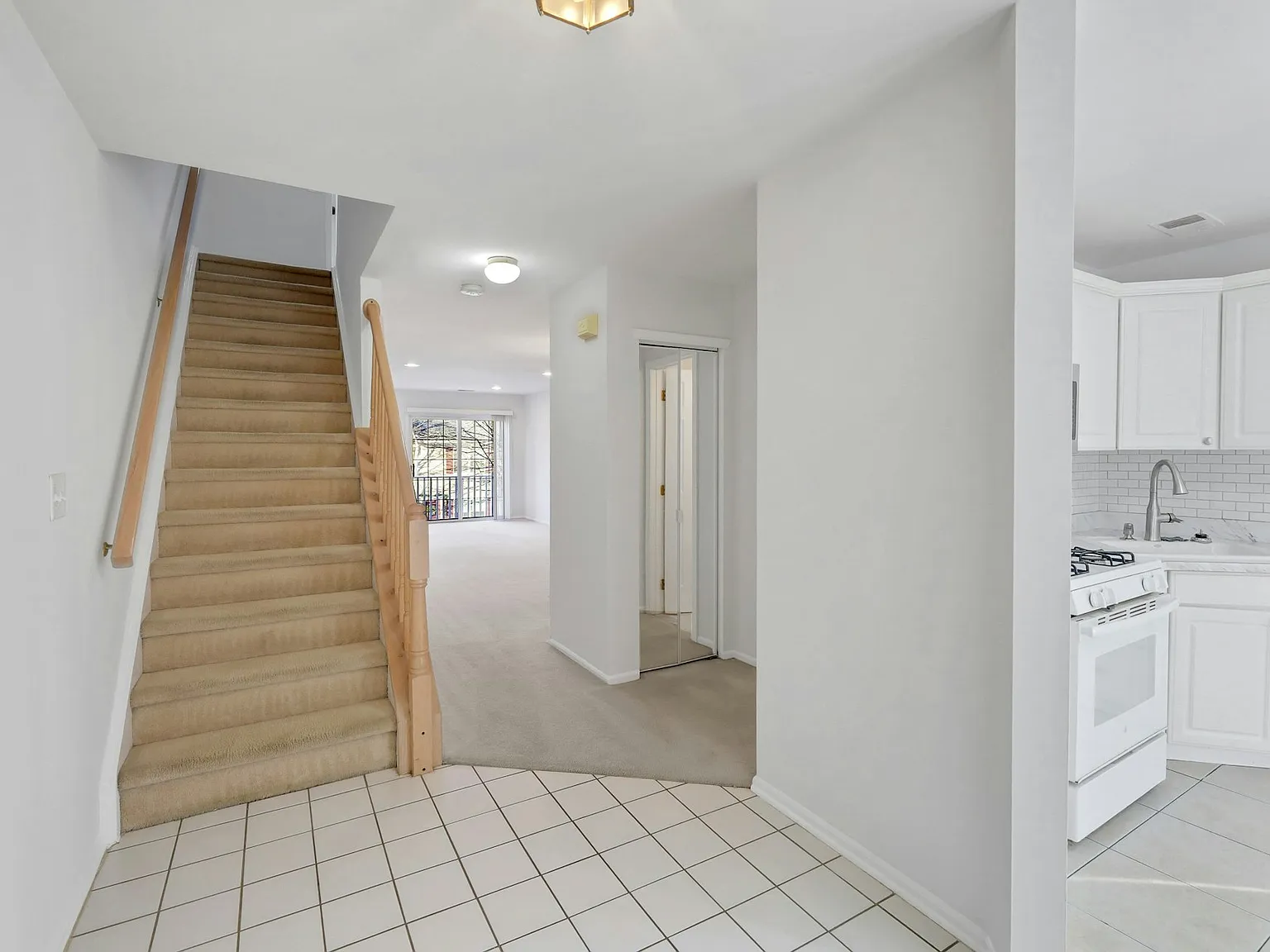 2 bed, 2.5 bath, 1356 sqft, $3,300 — Photo 3
