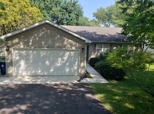 1303 Merrill Ave, Algonquin, IL 60102