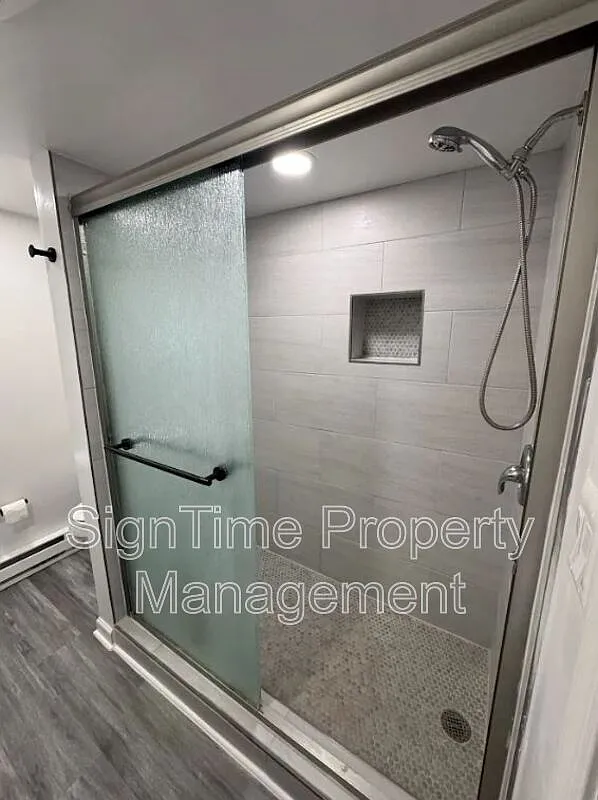 2 bed, 1.0 bath, 900 sqft, $1,300 — Photo 4