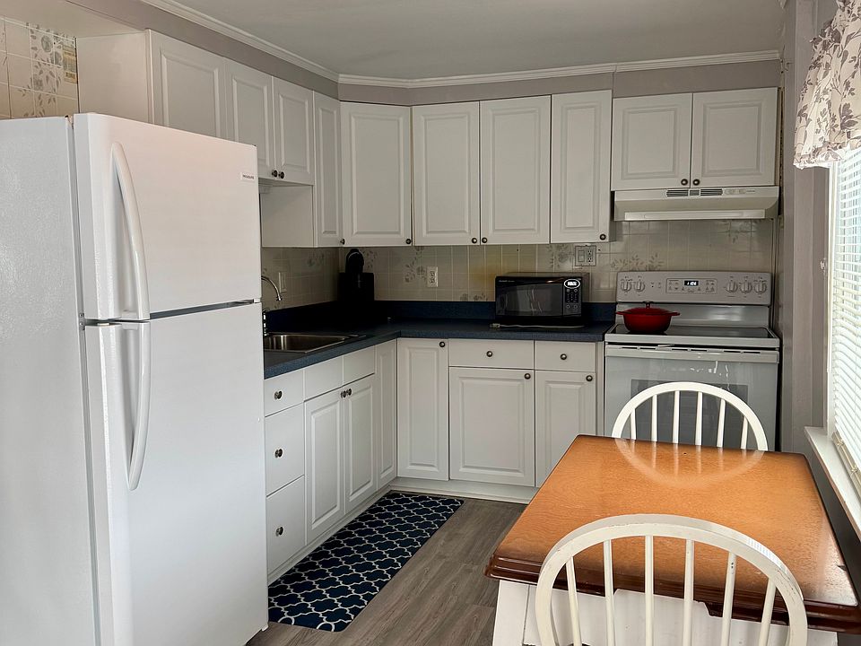 1st image of 130 Thomas Ave APT 2