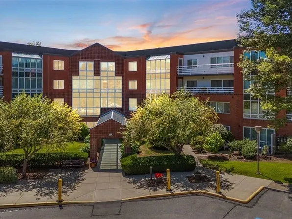 461 Place Ln, Woburn, MA 01801