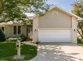 3106 Yorkshire Dr NE, Cedar Rapids, IA 52402