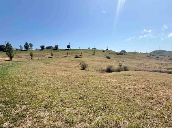 Jennifer Ave, Bridgeport, WV 26330