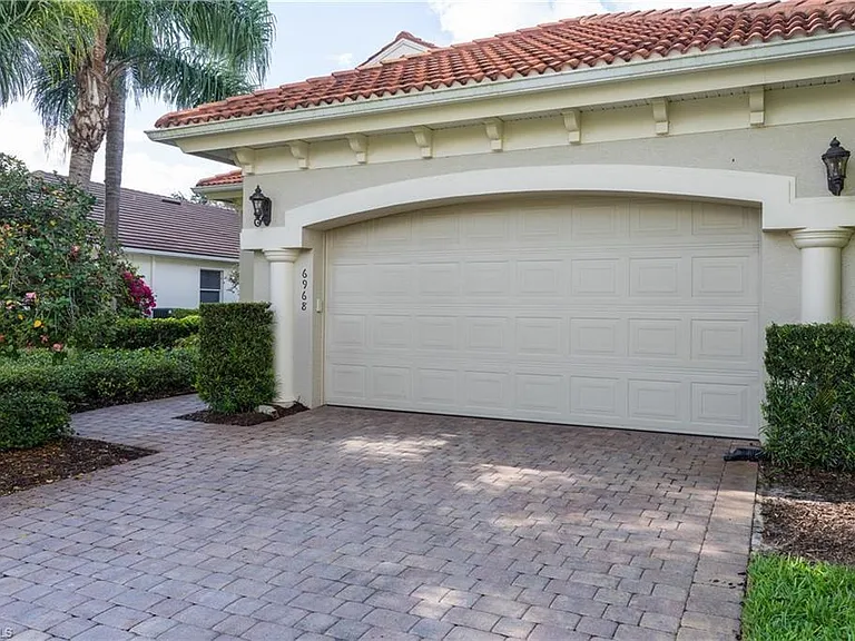 6968 Mauna Loa Ln — Photo 2