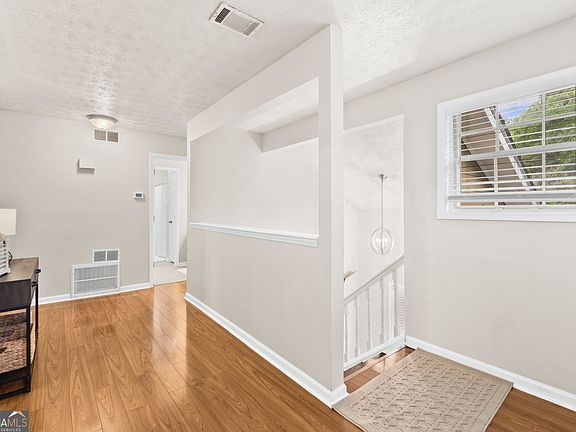 4th image of 1676 Northridge Dr