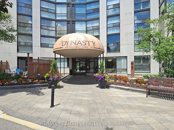40 Harding Blvd W #404, Richmond Hill, ON L4C 9S5