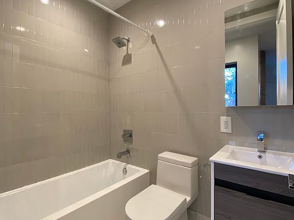 3rd image of 1547 Fulton St #1G