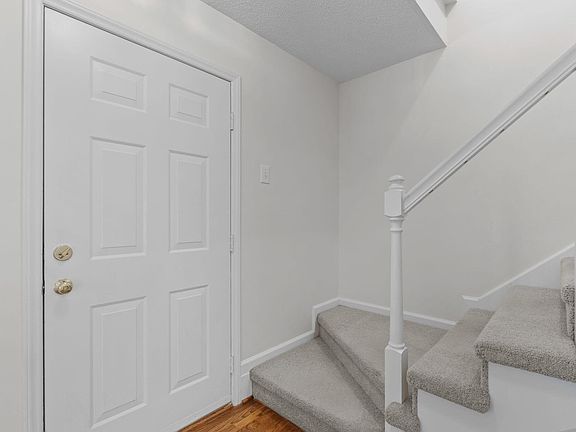 5th image of 807 Winter Hill Dr