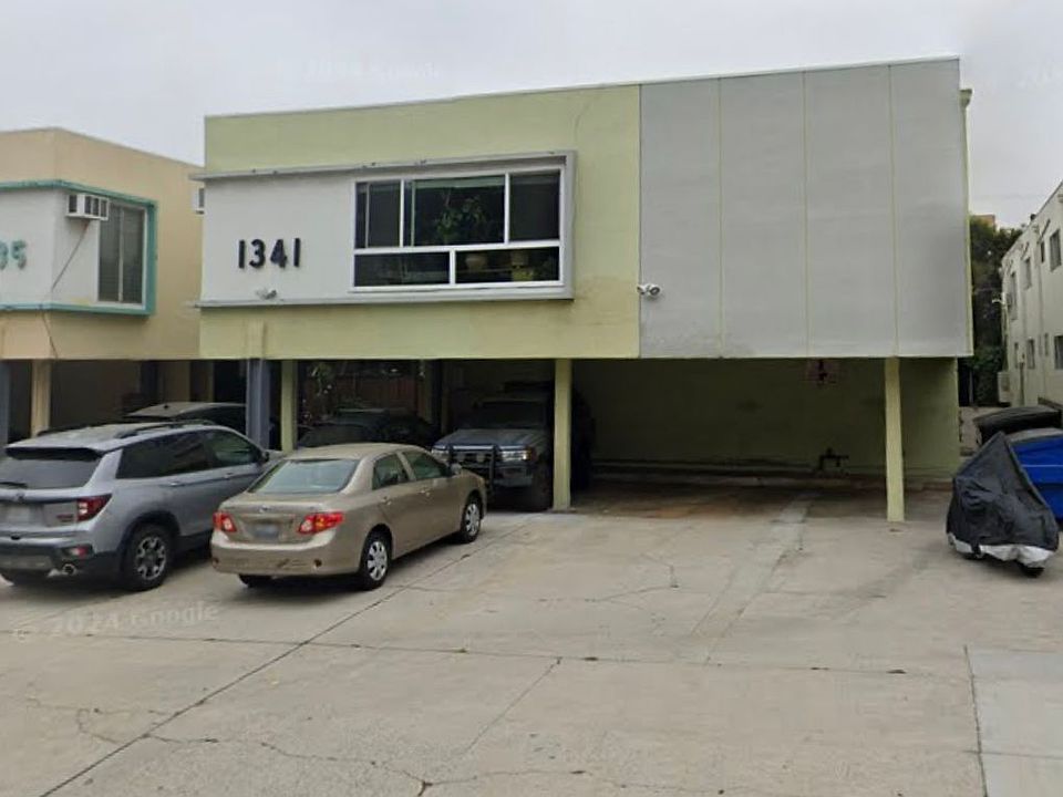 1st image of 1341 N Poinsettia Pl #6