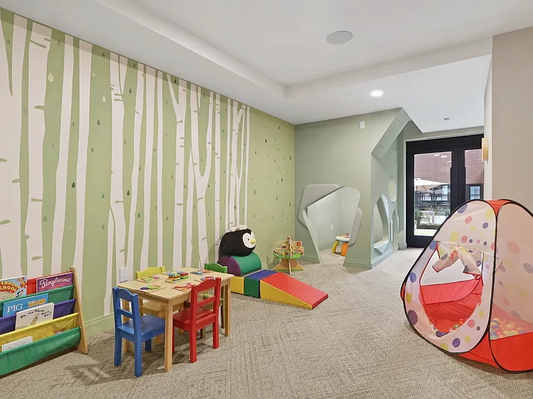 520 W 43rd St #3D — Photo 15