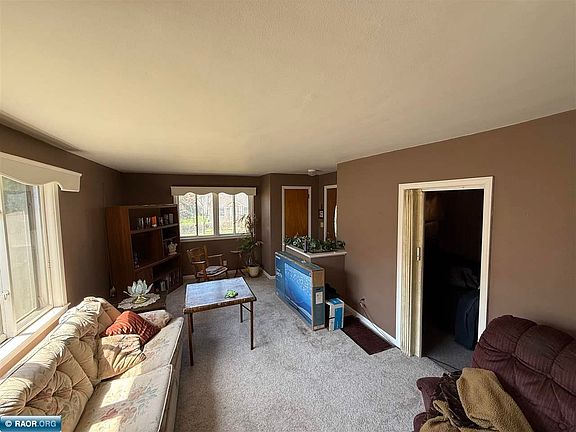 4th image of 1124 Lincoln Ave