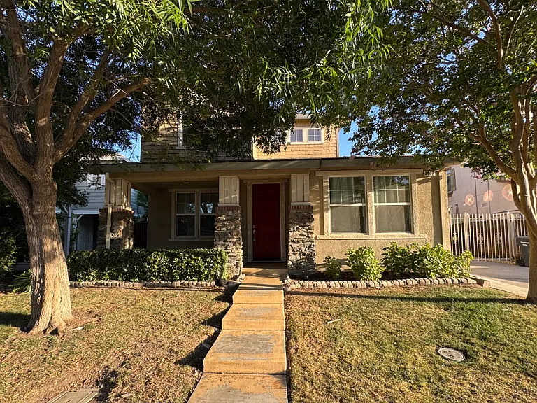 2912 Safford Ave — Photo 1