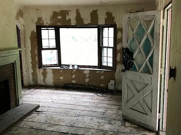 3rd image of 32 Jerry Way