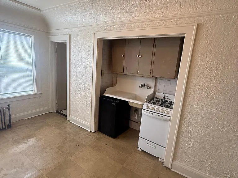 1242 W Highland Ave — Photo 22