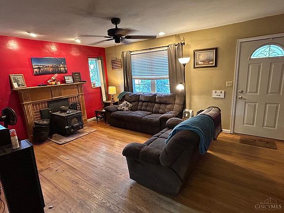 5th image of 1567 Saint Clair Ave
