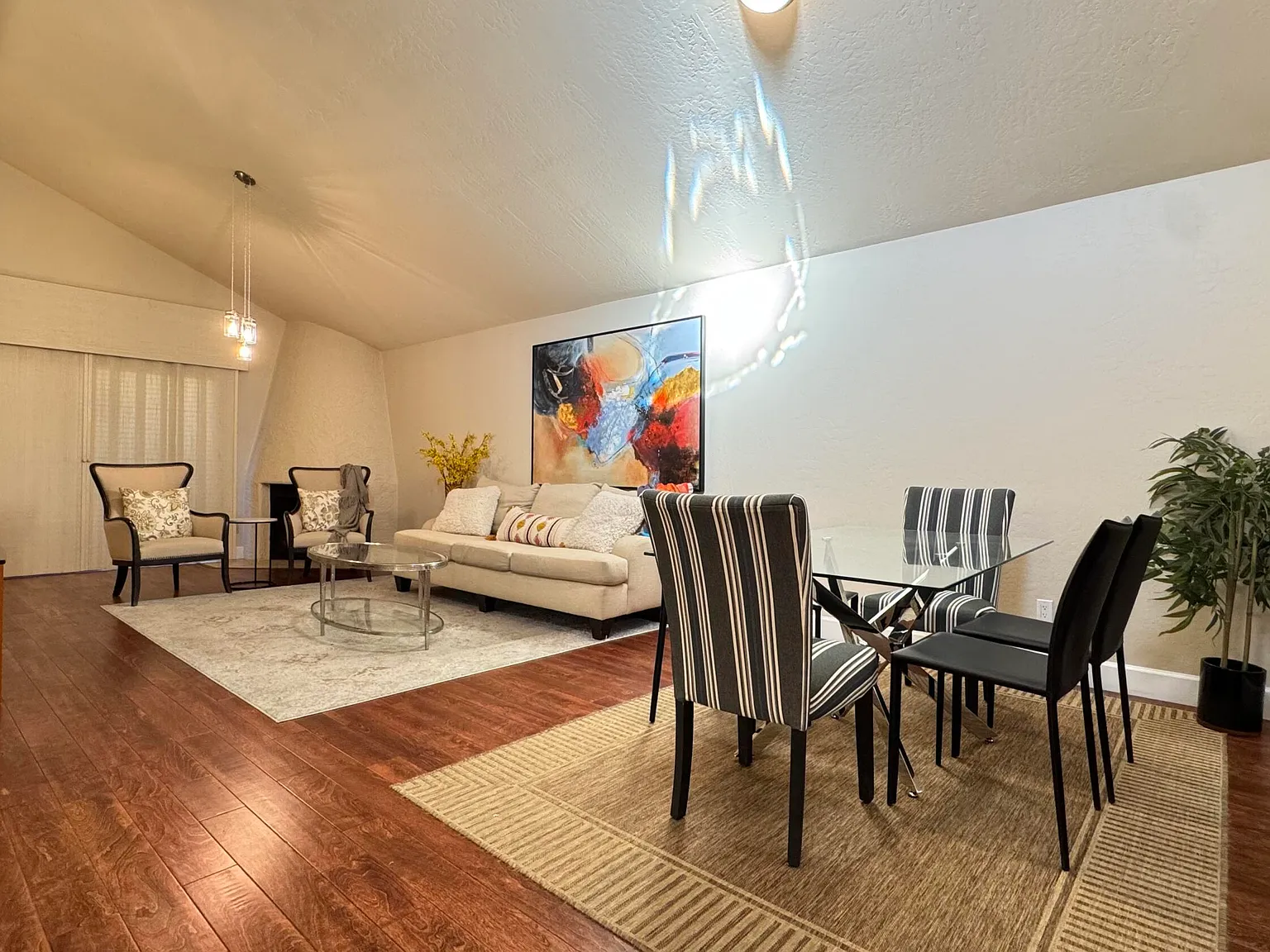 2 bed, 2.0 bath, 1211 sqft, $2,700 — Photo 2