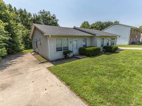 1600 W Amos Dr, Columbia, MO