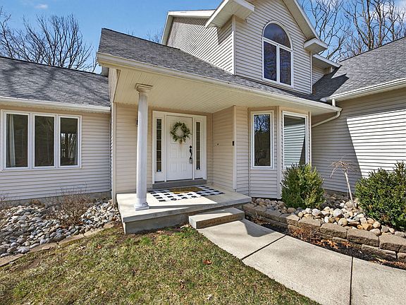 3rd image of 14991 Tomahawk Ln