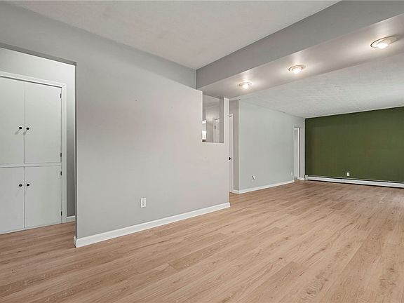 4th image of 7 Hemlock Dr