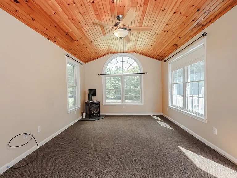 55 Holbrook Hill Rd — Photo 32