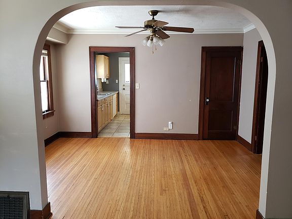 5th image of 643 W Galena Blvd