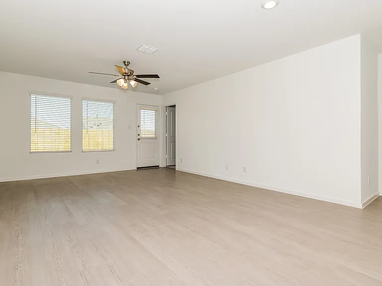 1718 Crossbill St — Photo 6
