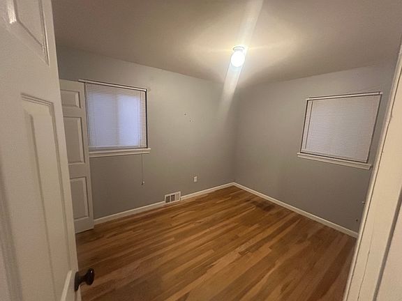 5th image of 7505 Marian Ave