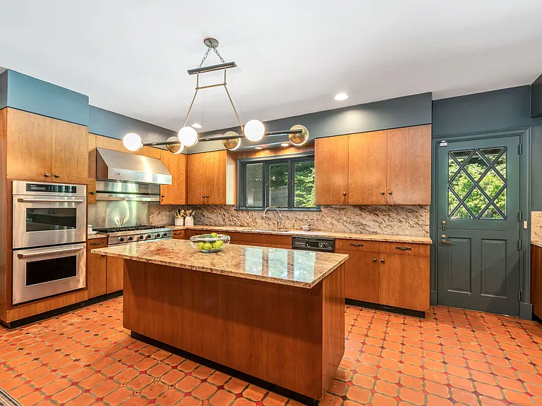 681 Closter Dock Rd — Photo 10