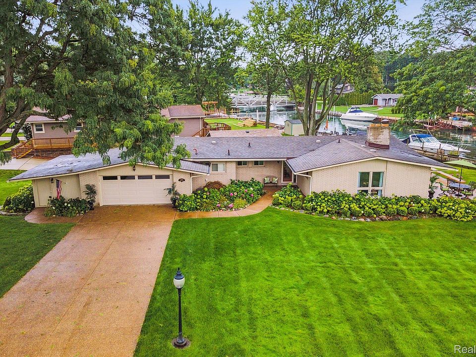 1st image of 28208 Barbara Ln