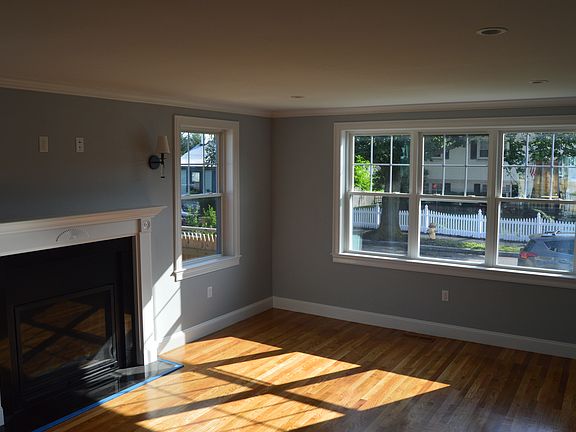 2nd image of 43 Essex St