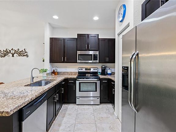 3rd image of 374 NE 47th Pl
