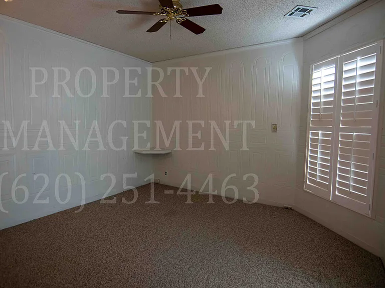 706 W 1st St — Photo 16
