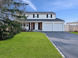 10 Mosby Dr, Lake Grove, NY 11755