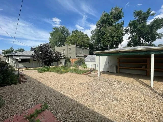 410 E 2nd St — Photo 23