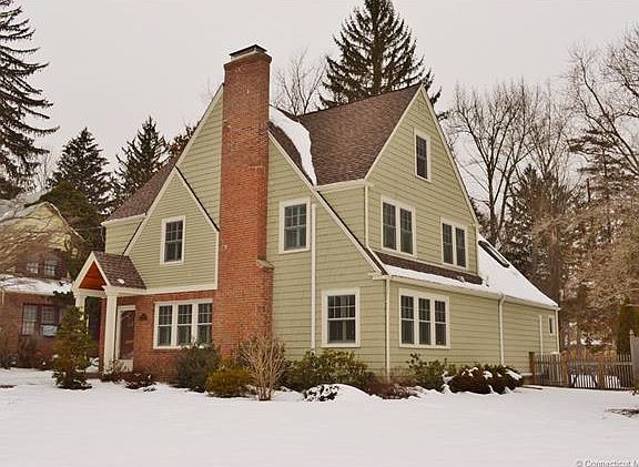 This charming 1930's Engli...