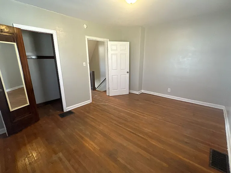 1520 W Jackson St — Photo 8