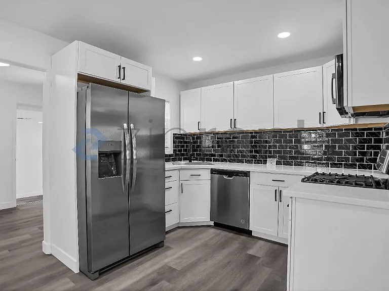 503 W Fountain Way — Photo 10