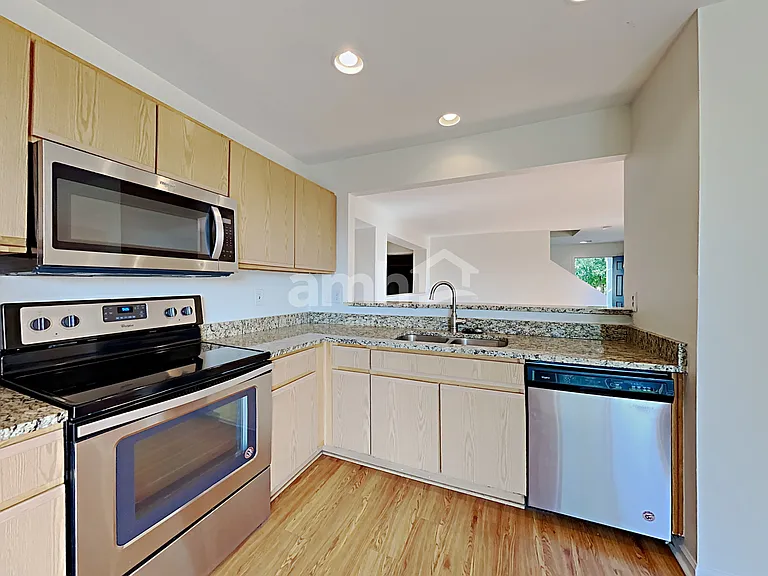 853 Willow Dr — Photo 3
