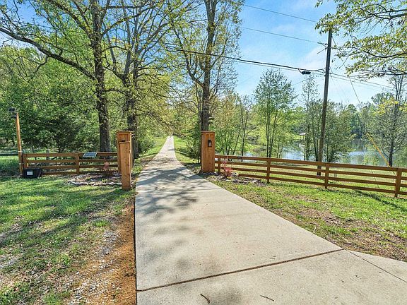 2nd image of 2422 County Road 103