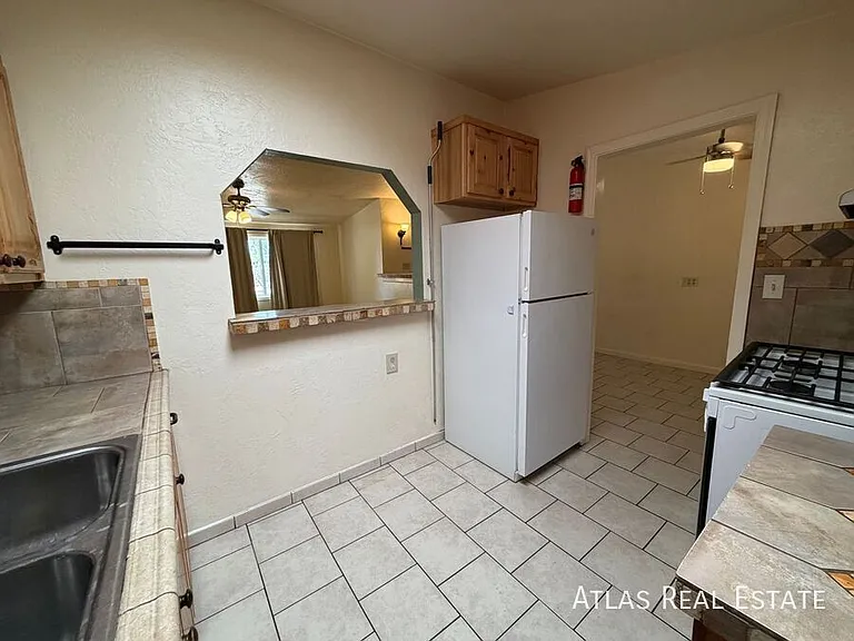 1932 S Campbell Ave — Photo 32
