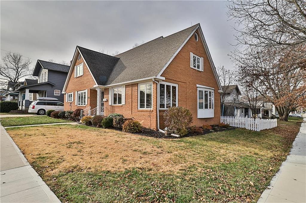 200 S College St Warrensburg Mo 64093 Mls 2253687 Zillow