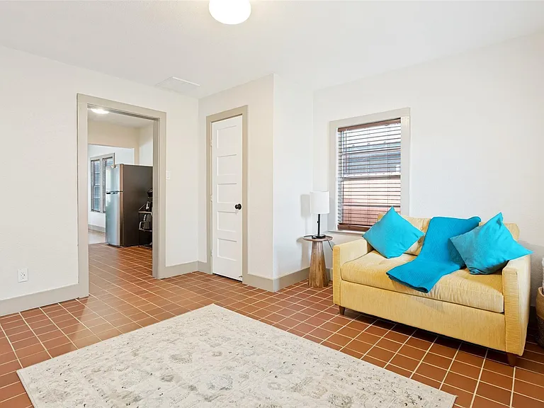 2723 Sharon St — Photo 16