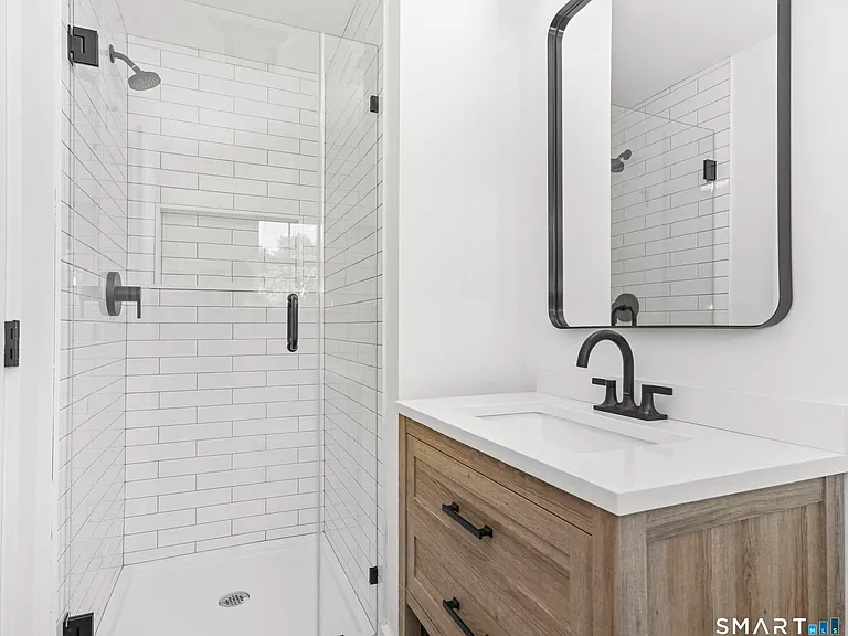 325 Coram Ave #C — Photo 23