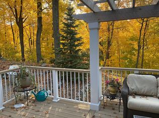 780 Lake Point Dr, Chanhassen, MN 55317