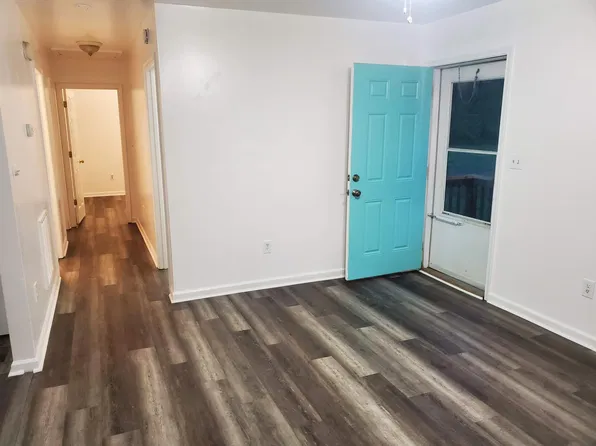 945 Irvington Rd, Weems, VA 22576