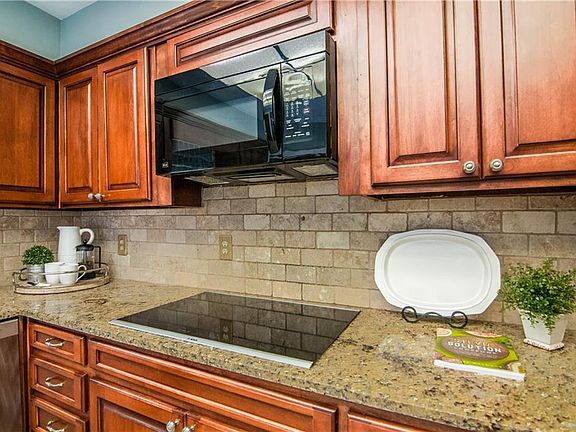 3rd image of 1233 Woodland Ave APT 1