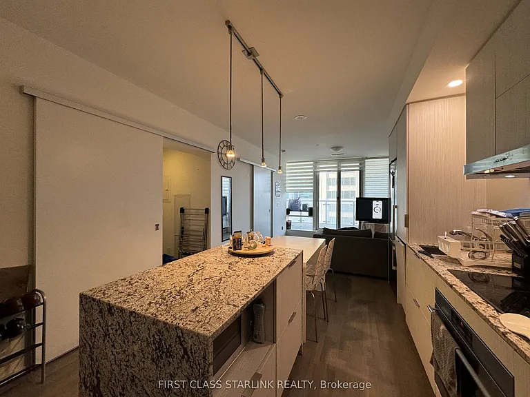 1 Bloor St E #811 — Photo 4
