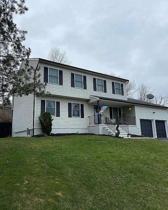 1st image of 18 Fox Hill Dr