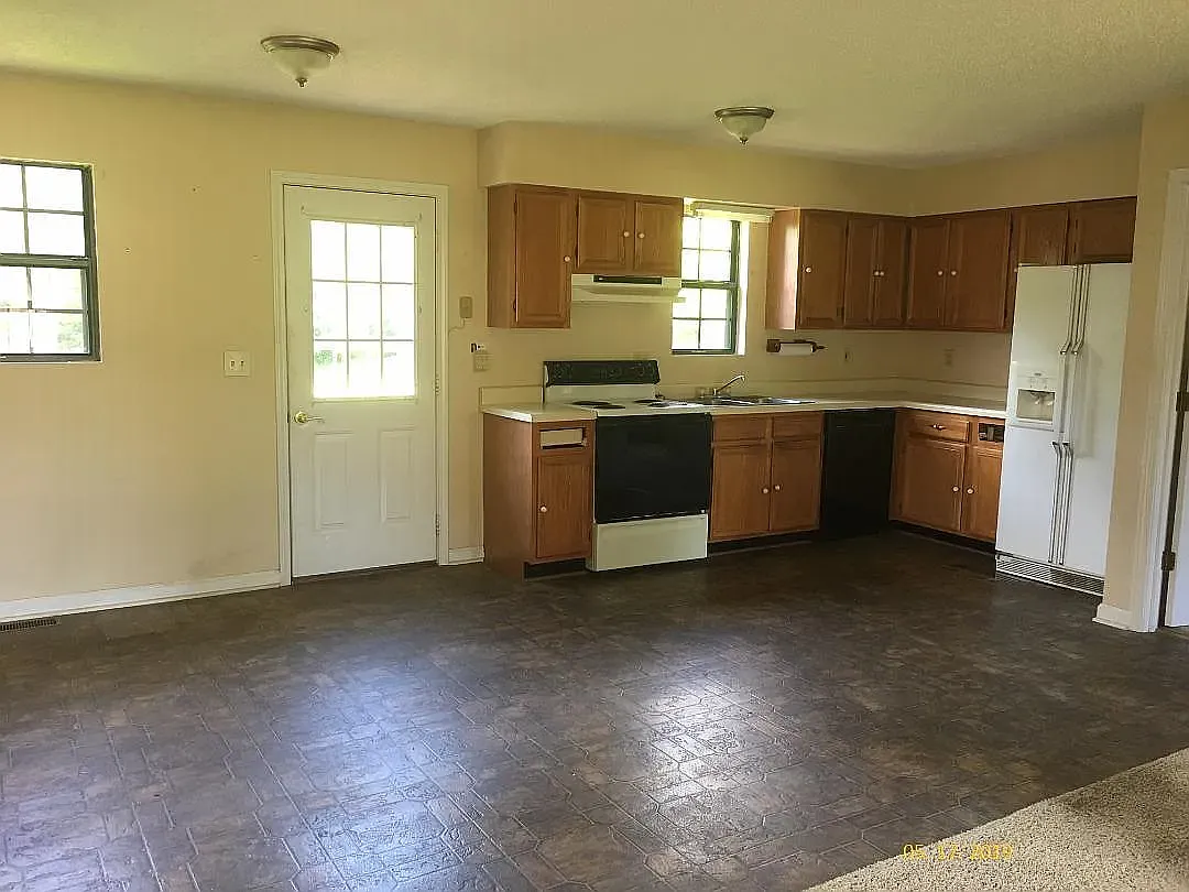 2 bed, 1080 sqft, $1,250 — Photo 4