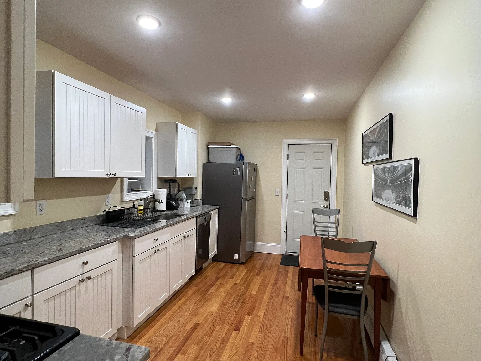 2 bed, 999 sqft, $3,300 — Photo 4